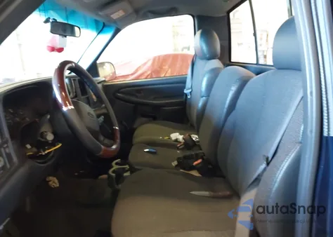 2001 Chevrolet Silverado 1500 z USA, uszkodzony, nr VIN 1GCEC14T21Z145657